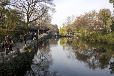 Suzhou, Çin - 6 Aralık 2023: Çin 'in Suzhou kentindeki mütevazı Yöneticinin Bahçesi. Çin 'in en iyilerinden biri, UNESCO' nun dünya mirasının en önemli parçası.