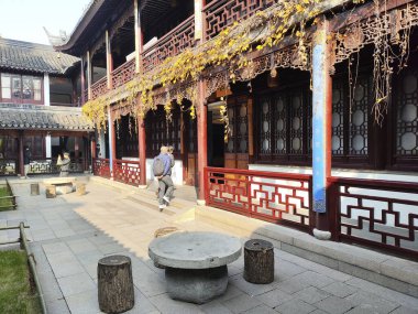 Suzhou, Çin - 5 Aralık 2023: Suzhou 'daki Hanshan Tapınağı' nda eski ve güzel bir yapı. Hanshan Si Tapınağı Suzhou 'nun en büyük simgelerinden biridir.