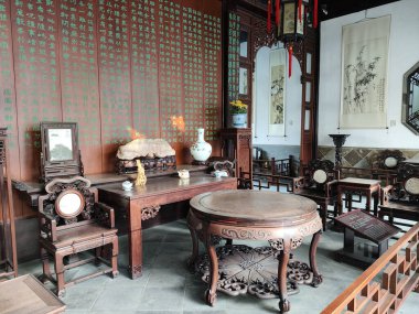 Suzhou, Çin - 7 Aralık 2023: Çin 'deki Lion Grove Garden içindeki eski mimari. Diğer klasik Suzhou bahçeleri UNESCO olarak tanınır.