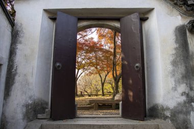 Çin 'in Suzhou kentindeki Tiger Hill Sahnesi' nde sonbahar manzarası. Suzhou 'nun sembolü. 2500 yıl öncesine kadar izlenebilir.