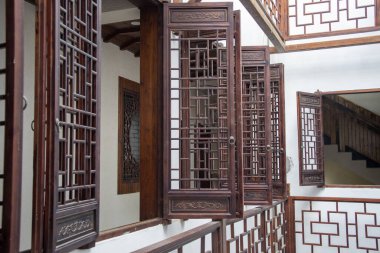 Tahta Çin tarzı pencere. Geleneksel Çin evi penceresi