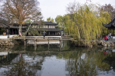 Suzhou, Çin - 6 Aralık 2023: Çin 'in Suzhou kentindeki mütevazı Yöneticinin Bahçesi. Çin 'in en iyilerinden biri, UNESCO' nun dünya mirasının en önemli parçası.