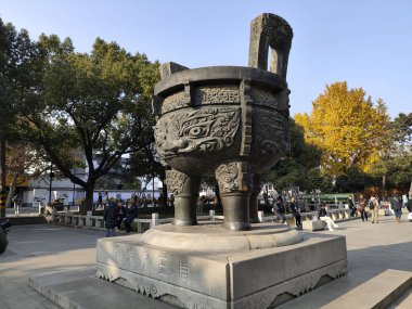 Suzhou, Çin - 5 Aralık 2023: Tiger Hill 'deki sahne veya Çin' in Suzhou kentindeki Huqiu. Burası doğal çevresi ve tarihi yerleriyle tanınan bir turizm beldesi.