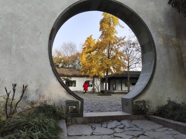 Suzhou, Çin - 5 Aralık 2023: Tiger Hill 'deki sahne veya Çin' in Suzhou kentindeki Huqiu. Burası doğal çevresi ve tarihi yerleriyle tanınan bir turizm beldesi.