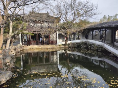 Suzhou, Çin - 6 Aralık 2023: Çin 'in Suzhou kentindeki mütevazı Yöneticinin Bahçesi. Çin 'in en iyilerinden biri, UNESCO' nun dünya mirasının en önemli parçası.