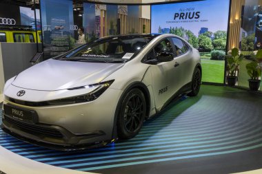 Singapur-12 Ocak 2024: Toyota Prius Singapur Motor Show 2024. Toyota Motor Corporation, çok uluslu bir Japon otomotiv üreticisi.