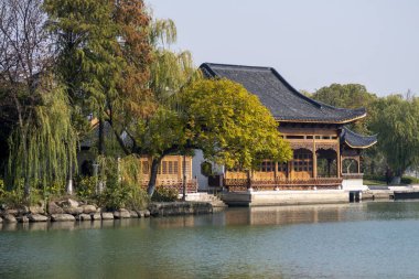 Jiaxing, Çin-28 Kasım 2023: Hou Gu Pagoda Güney Jiaxing Gölü, Çin. Güney Gölü 'nün batı tarafında yer almaktadır..