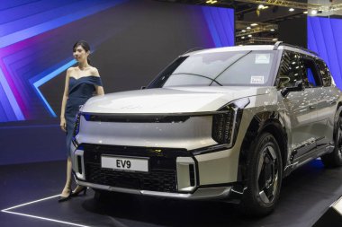 Singapur-12 Ocak 2024: Kia EV9 araç sergisi Singapur Motor Show 2024. Kia EV9 orta ölçekli elektrikli bir arazi aracı.