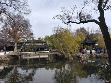 Suzhou, Çin - 6 Aralık 2023: Çin 'in Suzhou kentindeki mütevazı Yöneticinin Bahçesi. Çin 'in en iyilerinden biri, UNESCO' nun dünya mirasının en önemli parçası.