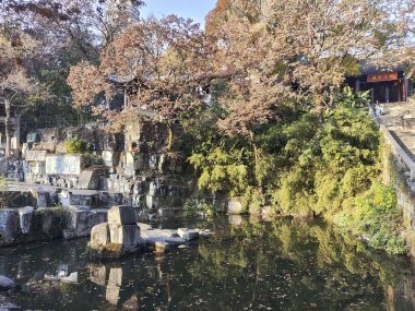 Suzhou, Çin - 5 Aralık 2023: Tiger Hill 'deki sahne veya Çin' in Suzhou kentindeki Huqiu. Burası doğal çevresi ve tarihi yerleriyle tanınan bir turizm beldesi.