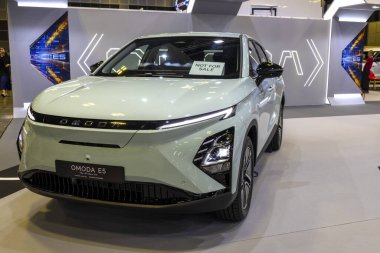 Singapur-12 Ocak, 2024: Omoda E5 araç gösterisi Singapur Motor Show 2024. Omoda, 2022 yılında piyasaya çıkan Çinli otomobil üreticisi Chery marketidir.