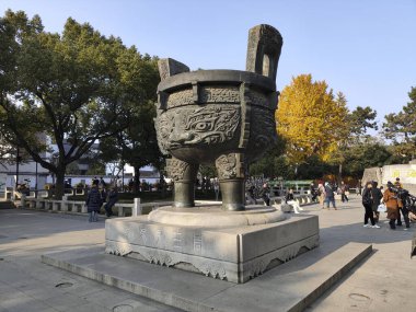 Suzhou, Çin - 5 Aralık 2023: Tiger Hill 'deki sahne veya Çin' in Suzhou kentindeki Huqiu. Burası doğal çevresi ve tarihi yerleriyle tanınan bir turizm beldesi.