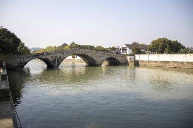 Suzhou, Çin - 5 Aralık 2023: Suzhou 'daki Shangtang nehri üzerindeki Çin tarzı köprü.