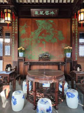 Suzhou, Çin - 7 Aralık 2023: Çin 'deki Lion Grove Garden içindeki eski mimari. Diğer klasik Suzhou bahçeleri UNESCO olarak tanınır.