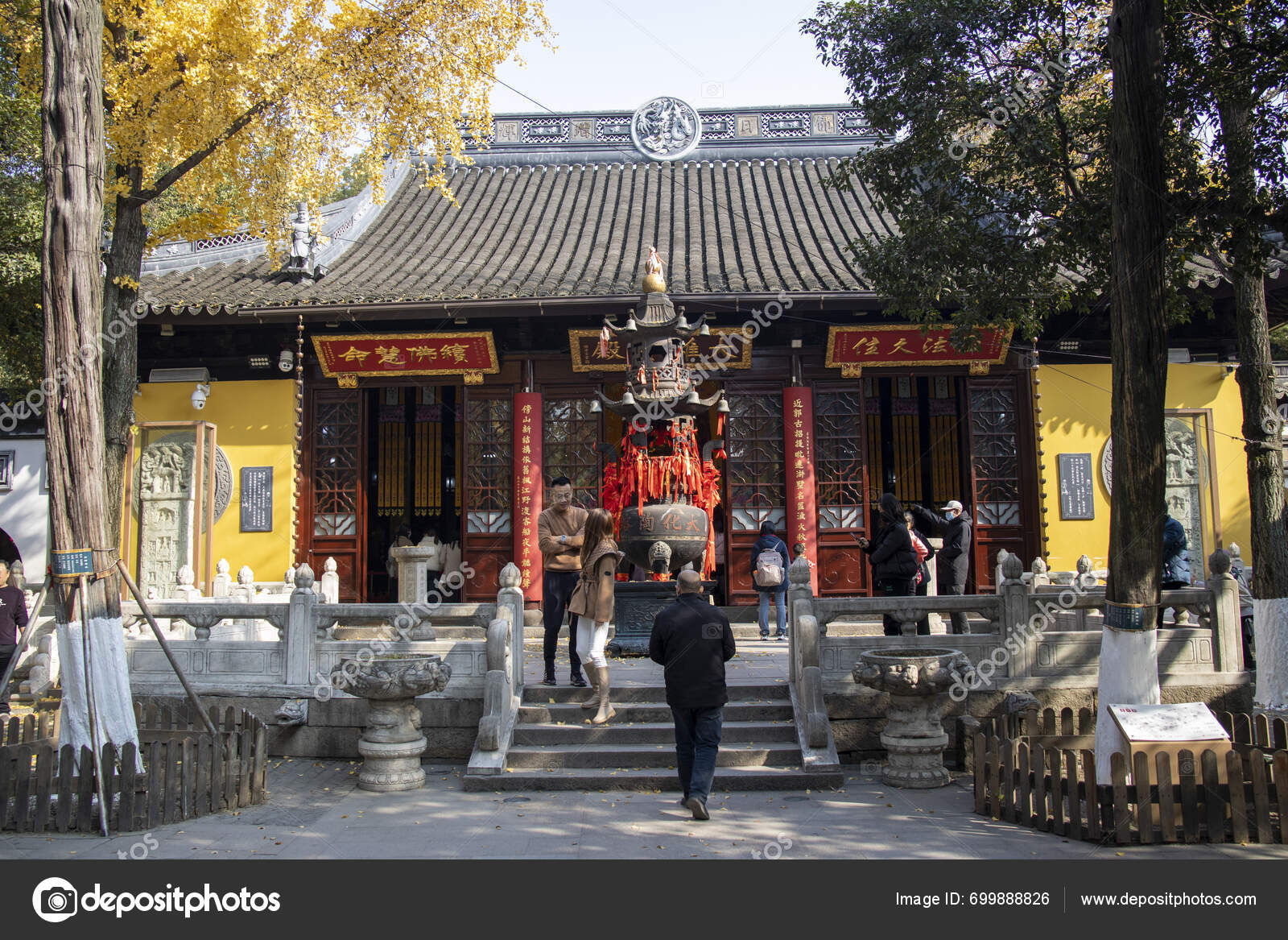 Suzhou China Dec 2023 Tourists Visit Hanshan Temple Suzhou China ...