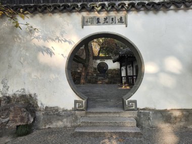 Suzhou, Çin - 5 Aralık 2023: Tiger Hill 'deki sahne veya Çin' in Suzhou kentindeki Huqiu. Burası doğal çevresi ve tarihi yerleriyle tanınan bir turizm beldesi.