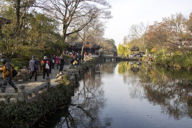 Suzhou, Çin - 6 Aralık 2023: Çin 'in Suzhou kentindeki mütevazı Yöneticinin Bahçesi. Çin 'in en iyilerinden biri, UNESCO' nun dünya mirasının en önemli parçası.