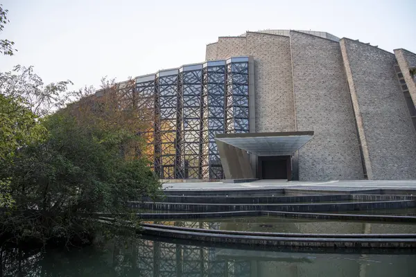 Wuzhen, Çin-28 Kasım 2023 Wuzhen Tiyatrosu, Çin. 2010 yılında tamamlandı..