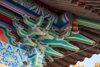 Geleneksel Çin binasının ayrıntılı çatı yapısı