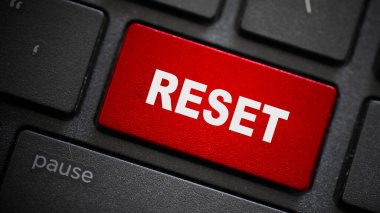 Bilgisayar klavyesindeki metin düğmesini sıfırla