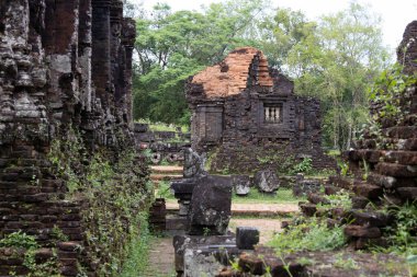 Oğlum, Vietnam- 29 Şubat 2024: Oğlum UNESCO Dünya Mirası Orta Vietnam 'da Hoi An yakınlarında. Cham halkının eski bir Hindu tapınağı kompleksi..