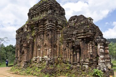 Oğlum, Vietnam- 29 Şubat 2024: Oğlum UNESCO Dünya Mirası Orta Vietnam 'da Hoi An yakınlarında. Cham halkının eski bir Hindu tapınağı kompleksi..