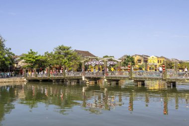Hoi An, Vietnam- 29 Şubat 2024: Cau An Hoi namı diğer Hoan, Vietnam 'daki Thu Bon nehri üzerindeki Işıklar Köprüsü. Hoi An 'da gün batımını izlemek için en iyi yer..