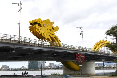 Danang, Vietnam- 1 Mar, 2024: Da Nang, Vietnam Ejderha Köprüsü 'nün güzel mimarisi, dünyanın en büyük ejderha biçimli çelik köprüsü..