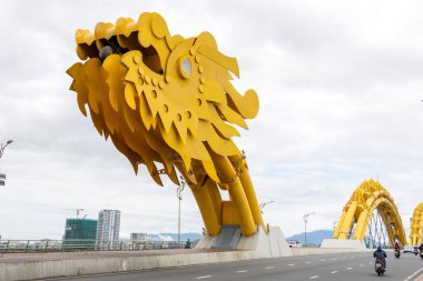 Danang, Vietnam- 1 Mar, 2024: Da Nang, Vietnam Ejderha Köprüsü 'nün güzel mimarisi, dünyanın en büyük ejderha biçimli çelik köprüsü..