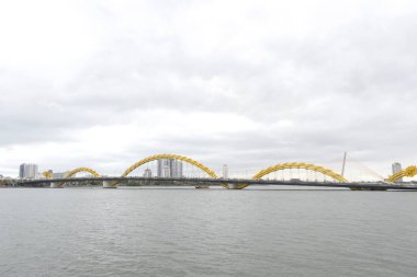 Danang, Vietnam- 1 Mar, 2024: Da Nang, Vietnam Ejderha Köprüsü 'nün güzel mimarisi, dünyanın en büyük ejderha biçimli çelik köprüsü..
