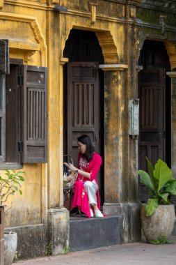 Hoi An, Vietnam-1 Mar 2024: Hoi An Antik Kenti, Vietnam 'daki mimari ve tarihi binalar. Hoi Antik çağlarda 15. yüzyıldan kalma tarihi binalara ev sahipliği yapar.