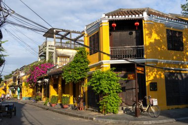 Hoi An, Vietnam-1 Mar 2024: Hoi An Antik Kenti, Vietnam 'daki mimari ve tarihi binalar. Hoi Antik çağlarda 15. yüzyıldan kalma tarihi binalara ev sahipliği yapar.