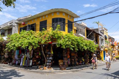 Hoi An, Vietnam-1 Mar 2024: Hoi An Antik Kenti, Vietnam 'daki mimari ve tarihi binalar. Hoi Antik çağlarda 15. yüzyıldan kalma tarihi binalara ev sahipliği yapar.