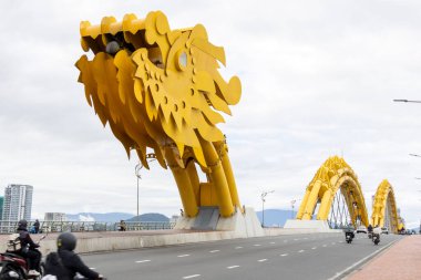 Danang, Vietnam- 1 Mar, 2024: Da Nang, Vietnam Ejderha Köprüsü 'nün güzel mimarisi, dünyanın en büyük ejderha biçimli çelik köprüsü..