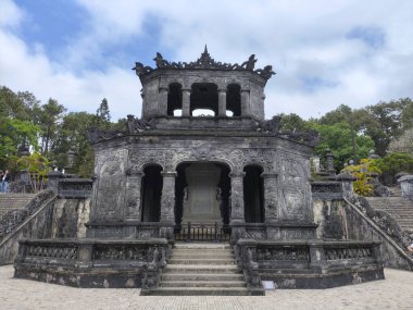 Hue, Vietnam- 28 Şubat, 2024 Hue Vietnam 'da Khai Dinh' in Mezarı 'nın muhteşem mimarisi. Khai Dinh 'in mezarı, Hue ve Vietnam' da inşa edilen son imparator mozolesidir.
