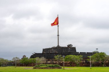 Hue, Vietnam- 28 Şubat 2024: Vietnam Bayrak Kulesi Hue Kalesi, Vietnam.