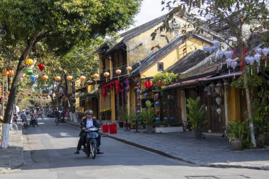 Hoi An, Vietnam-1 Mar 2024: Hoi An Antik Kenti, Vietnam 'daki mimari ve tarihi binalar. Hoi Antik çağlarda 15. yüzyıldan kalma tarihi binalara ev sahipliği yapar.