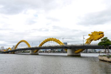 Danang, Vietnam- 1 Mar, 2024: Da Nang, Vietnam Ejderha Köprüsü 'nün güzel mimarisi, dünyanın en büyük ejderha biçimli çelik köprüsü..