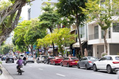 Danang, Vietnam- 1 Mar, 2024 Danang, Vietnam 'da güzel bir cadde. Da Nang, Orta Vietnam 'da kumlu plajları ve tarihi ile bilinen bir kıyı kentidir.