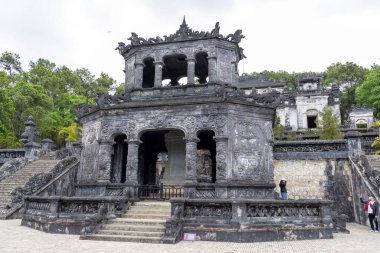 Hue, Vietnam- 28 Şubat 2024: Hue Vietnam 'da Khai Dinh imparatorunun mezarı. Vietnam 'da UNESCO Dünya Mirası Bölgesi