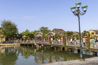 Hoi An, Vietnam- 29 Şubat 2024: Cau An Hoi namı diğer Hoan, Vietnam 'daki Thu Bon nehri üzerindeki Işıklar Köprüsü. Hoi An 'da gün batımını izlemek için en iyi yer..