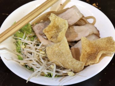 Hoi An, Vietnam 'dan Cao Lau noodle. Cao Lau Noodles Hoi An, Quang Nam 'da geleneksel bir Vietnam yemeğidir.