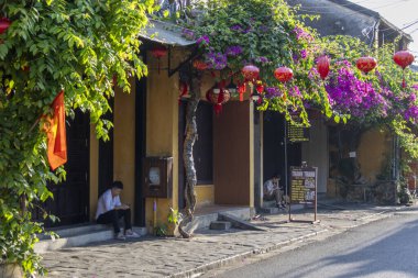 Hoi An, Vietnam-1 Mar 2024: Hoi An Antik Kenti, Vietnam 'daki mimari ve tarihi binalar. Hoi Antik çağlarda 15. yüzyıldan kalma tarihi binalara ev sahipliği yapar.