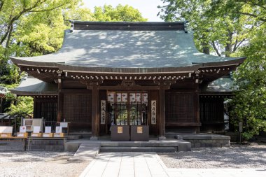 Kawagoe, Japonya- 17 Mayıs 2024: Kawagoe, Japonya 'daki Hikawa Tapınağı. Kawagoe Hikawa Tapınağı 'nın yaklaşık 1500 yaşında olduğu söyleniyor.