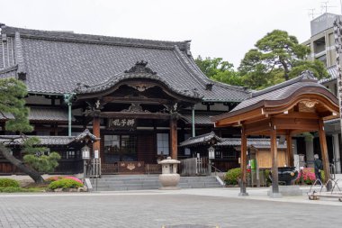 Tokyo, Japonya - 19 Mayıs 2024: Tokyo, Japonya 'daki Sengakuji Tapınağı. 47 Samuray 'ın son dinlenme yeridir (47 Ronin).