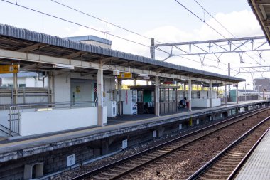 Miyoshi, Japonya- 8 Mayıs 2024: Nagoya, Japonya 'daki Kurozasa istasyonunun metro platformu. Kurozasa İstasyonu, Aichi Miyoshi şehrinde bir tren istasyonudur.