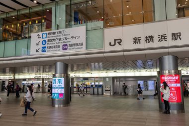 Shin Yokohama, Japonya - 8 Mayıs 2024: Yokohama, Japonya 'daki Shin-Yokohama İstasyonu. JR Yokohama İstasyonu dünyanın en yoğun 5. tren istasyonudur..