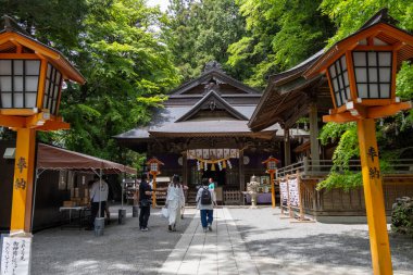 Shimoyoshida, Japonya - 15 Mayıs 2024: Shimoyoshida, Japonya 'da Arahama Tapınağı. Arakura Sengen Tapınağı ve tapınağı Arakurayama Sengen Parkı 'nda gururla oturur.