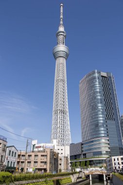 Tokyo, Japonya - 11 Mayıs 2024: Tokyo Skytree, Tokyo, Japonya 'da bir yayın ve gözlem kulesi. 2010 yılında Japonya 'daki en yüksek yapı oldu.