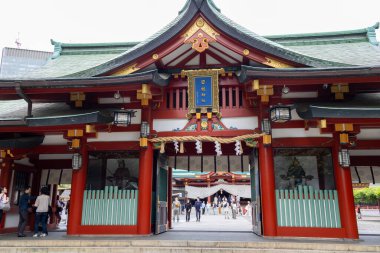 Tokyo, Japonya - 12 Mayıs 2024: Hie Shrine, Tokyo 'nun ana girişi. Bu Hie-jinja Tapınağı 1478 'de Edo Kalesi' nde inşa edilmiş.